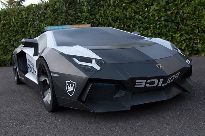 Огромная бумажная модель Lamborghini