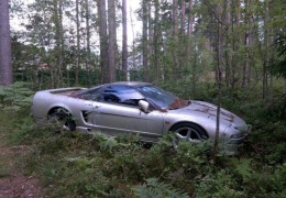 В лесополосе под Санкт-Петербургом найден брошенный спорткар Honda NSX