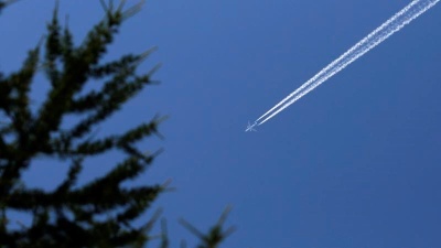 В небе над Швецией пассажирский самолет чуть не столкнулся с невидимым для гражданских радаров военным бортом