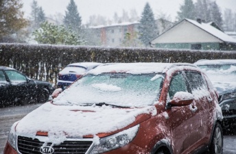 Автомобилисты в Эстонии оказались не готовы к первому снегу 