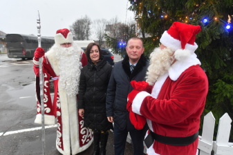 Встреча Деда Мороза и Санта Клауса в Нарве. Репортаж от NoorTV.
