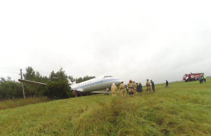 В аэропорту «Раменское» самолет ЯК-40 выкатился за пределы взлетно-посадочной полосы 
