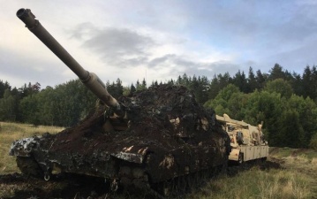  Танк M1A2 Abrams принял шведскую «грязевую ванну»