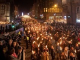 Яркий праздник Хогманай в Эдинбурге