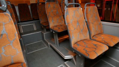 В Нарве автобус въехал в столб, пострадал водитель 