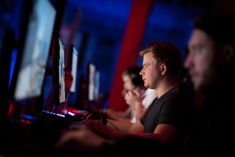 ФОТО: в Нарве прошел турнир по киберспортивной дисциплине Counter-Strike GO