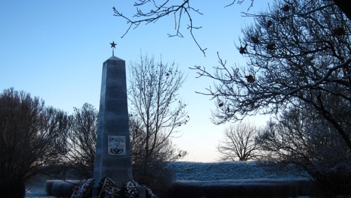 Церковь просит поменять на обелиске в Нарве пятиконечную звезду на крест 