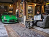  80-летний коллекционер купил свой 80-й Porsche и построил отдельное здание для размещения своей коллекции