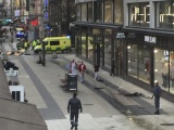 Грузовик въехал в толпу в центре Стокгольма, есть погибшие