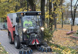 Уборка нарвских улиц: тонны опавшей листвы и подготовка к зиме