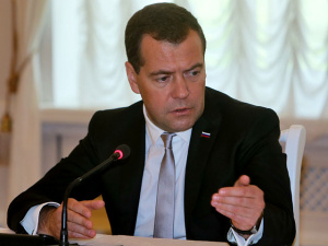 Медведев назвал два условия, при которых РФ возобновит поставки газа на Украину: оплата долгов и средняя цена в 385 долларов