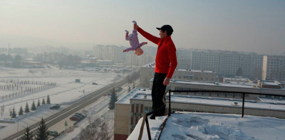 Россиянин издевался над своим младенцем ради красочных видео и фото 