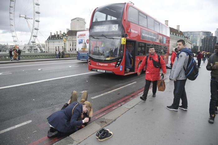 ФОТО: в результате теракта у здания парламента Великобритании пострадали до 10 человек 