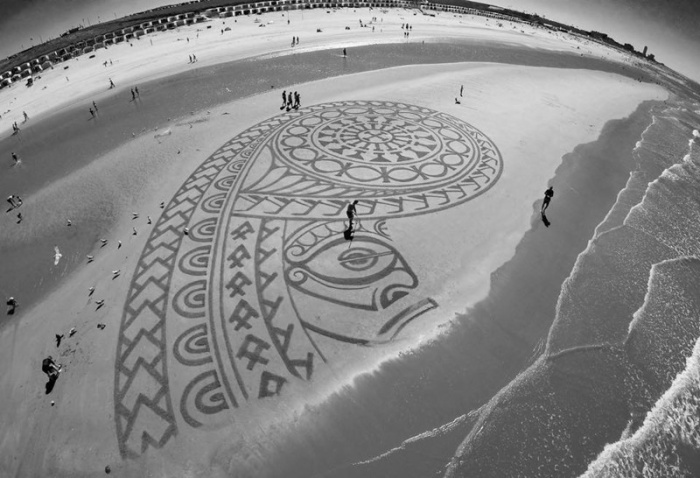  Тим Хукстра — художник создающий огромные рисунки на песке