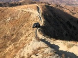 Чем круче джип, тем дальше идти за вертолётом: брошенный Jeep Wrangler на вершине калифорнийской горы