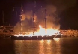В Турции загорелась флотилия экскурсионных кораблей с туристами