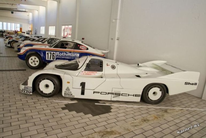 Скрытый склад автомобилей Porsche в Штутгарте