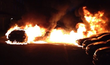 Во вторник ночью в Нарве подожгли автомобили 