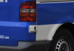 В Нарве автомобиль сбил пожилую женщину и скрылся с места ДТП 