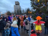 В Нарве запустили первый праздничный фейерверк 