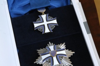 Президент Кальюлайд наградила посла США Мелвилла орденом Крест Маарьямаа