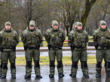 ФОТО: полиция в преддверии годовщины ЭР провела праздничное построение в Нарве 