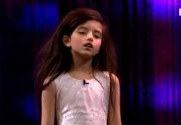 8-летняя Анджелина Джордан поразит любого исполнением песни Fly Me To The Moon