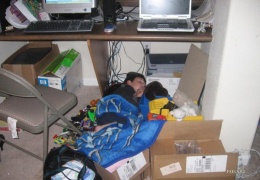 Угадаете где обычно спит ребенок, воспитанный в семье программистов?