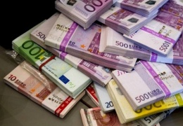 Зачем российские банки скупают евро? 