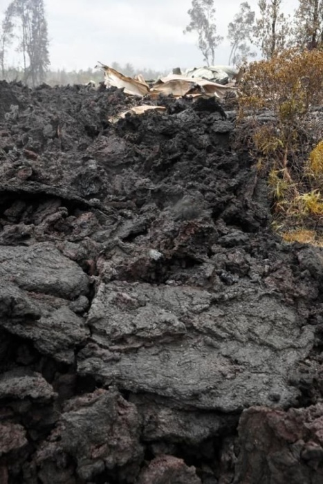 ВИДЕО: из вулкана на Гавайях течет все больше лавы, ожидается мощное извержение