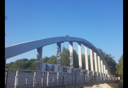 Упавшего с Арочного моста в Тарту велотрюкача в тяжелом состоянии доставили в больницу
