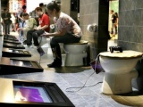 В туалетах Лейпцига установили Playstation, молодцы народ, правильное решение!