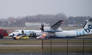 Пассажир снял на ВИДЕО жесткую посадку самолета в Амстердаме