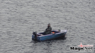 На границе: пограничники обнаружили на реке Нарве два судна