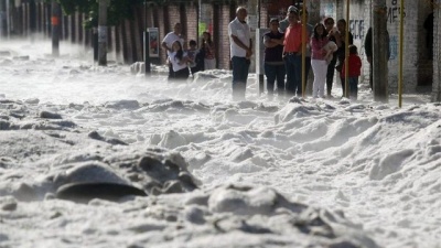 В Мексике город покрылся полутораметровым слоем льда из-за аномального града