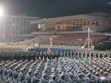 Ким Чен Ын похвастался новой баллистической ракетой на военном параде в Пхеньяне 