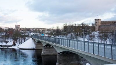 Министерство: отсрочка реконструкции моста в Нарве ставит под угрозу сообщение с Россией 