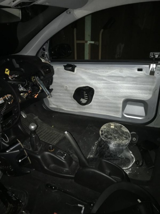 Британские полицейские остановили авто без руля и водительского сиденья