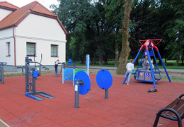 В Нарве построили игровую площадку для детей с особыми потребностями 