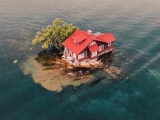 Остров "Just Room Enough Island - маленький рай для мизантропов