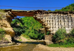  Как мост, возведенный без единого гвоздя, стоит в Дагестане уже более 200 лет