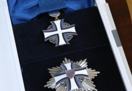 Президент Кальюлайд наградила посла США Мелвилла орденом Крест Маарьямаа