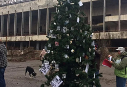 Впервые после аварии на Чернобыльской АЭС в Припяти установили новогоднюю елку