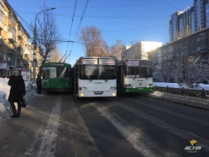 Необычный способ заблокировать одну из важных дорог в Новосибирске