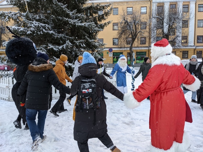 Сегодня Нарву посетил Дед Мороз прямиком из России!