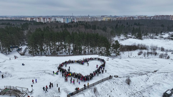 Новый рекорд: самое большое сердце Эстонии в этом году создали жители Нарвы