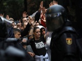 В столкновениях полиции и демонстрантов в Каталонии пострадали свыше 400 человек