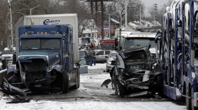 В Детройте произошла авария с участием более 30 автомобилей 