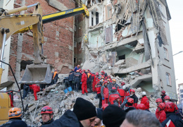 Число жертв землетрясения в Турции возросло до 35