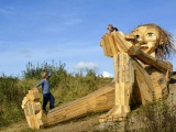 Гигантские деревянные скульптуры Томаса Дамбо